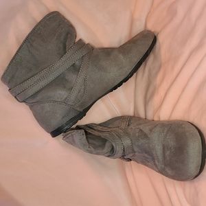 Comfy Grey suede booties